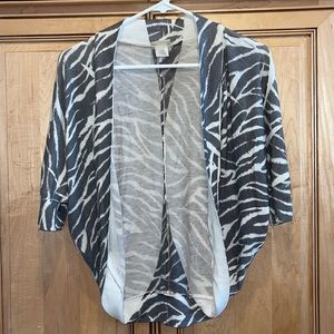 Pretty Good Gray & White Wrap